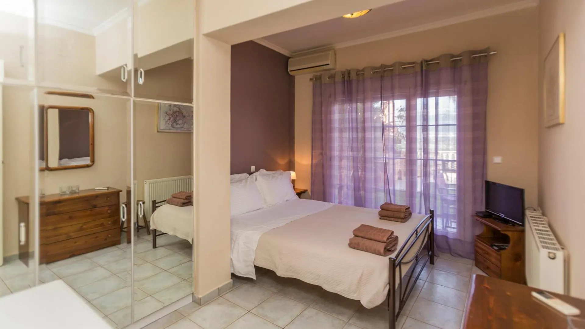 Ira Apartments Lassi  Grecia